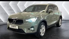 Grün Gebraucht 2024 Volvo XC40 Core SUV | 35.890 € (Fairer Preis)