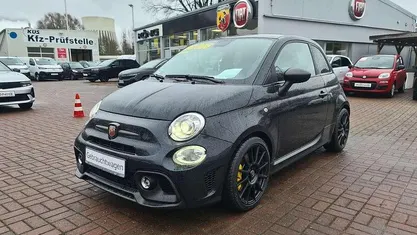 Scorpione schwarz (5ce) Gebraucht 2023 Abarth 695 Kleinwagen | 28.999 € (Fairer Preis)