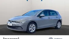 Gebraucht 2023 VW Golf VIII Life Limousine | 22.949 € (Fairer Preis)