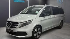 Brillantsilber Gebraucht 2023 Mercedes V220 Van / Kleinbus | 49.990 € (Fairer Preis)