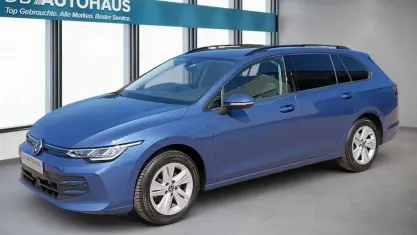 Gebraucht VW Golf VIII Life 150 PS (110 kW) 2025 Blau Kombi