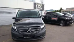 Obsidianschwarz metallic Gebraucht 2023 Mercedes Vito Van / Kleinbus | 39.990 € (Superpreis)