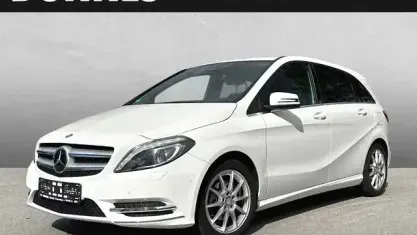 Gebraucht Mercedes B180 125 PS (91 kW) 2014 Calcitweiß Kleinwagen