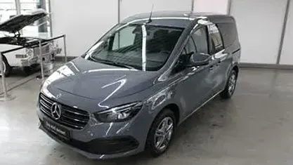 Gebraucht Mercedes T180 Style 131 PS (96 kW) 2025 Grau Van / Kleinbus