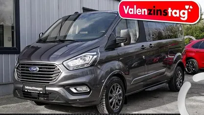 Grau Gebraucht 2021 Ford Tourneo Titanium Van / Kleinbus | 34.840 € (Fairer Preis)