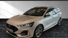 Polarsilber (silber) Gebraucht 2023 Ford Focus ST-Line Kombi | 26.400 € (Fairer Preis)