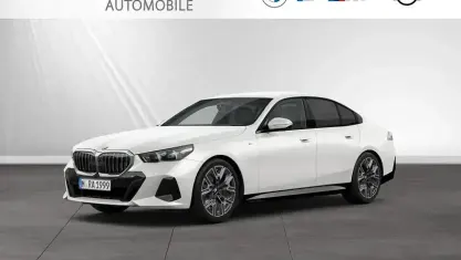 Gebraucht BMW 520 M Sport 197 PS (144 kW) 2025 Mineralweiss Limousine