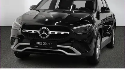 Unilack nachtschwarz Gebraucht 2024 Mercedes GLA200 SUV | 35.890 € (Fairer Preis)