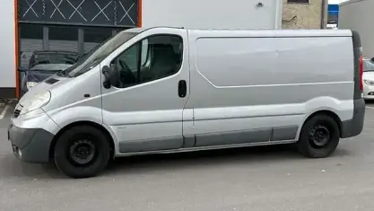 Gebraucht Opel Vivaro 114 PS (83 kW) 2012 Silber Van / Kleinbus