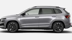 Brillantsilber metallic Neu 2025 Skoda Karoq SportLine SUV | 41.408 € (Fairer Preis)