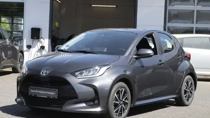Gebraucht Toyota Yaris Hybrid Basis 116 PS (85 kW) 2022 Marlingrau metallic Kleinwagen