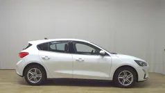 Weiss Gebraucht 2021 Ford Focus Cool & Connect Limousine | 7.480 € (Superpreis)