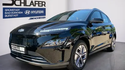 Gebraucht Hyundai Kona Select 100 kW (136 PS) 2022 Phantom black / mic SUV