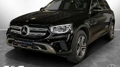 Unilack schwarz uni Gebraucht 2020 Mercedes GLC300e SUV | 34.890 € (Fairer Preis)
