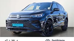Schwarz (grenadillschwarz metallic) Gebraucht 2025 VW Tiguan R-line SUV | 55.980 € (Fairer Preis)
