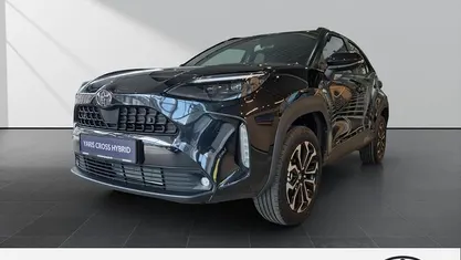 Nuova Toyota Yaris Hybrid 131 CV (96 kW) 2025 Verde Berlina