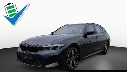 Tansanitblau ii (blau) Gebraucht 2024 BMW 330e M Sport Kombi | 45.750 € (Superpreis)