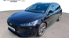 Obsidianschwarz metallic Gebraucht 2024 Ford Focus ST-Line X Kombi | 21.900 € (Fairer Preis)