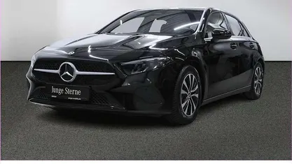 Unilack nachtschwarz Gebraucht 2024 Mercedes A180 Limousine | 28.860 € (Fairer Preis)