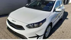 Weiß Neu 2025 Kia Ceed Vision Limousine | 22.990 € (Fairer Preis)