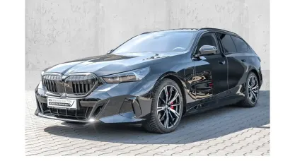 Gebraucht BMW 550e M Sport 489 PS (359 kW) 2025 Schwarz Kombi