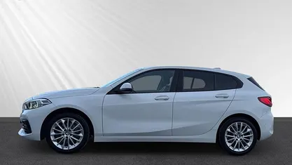 Gebraucht BMW 118 Sport Line 150 PS (110 kW) 2023 Weiß Kleinwagen