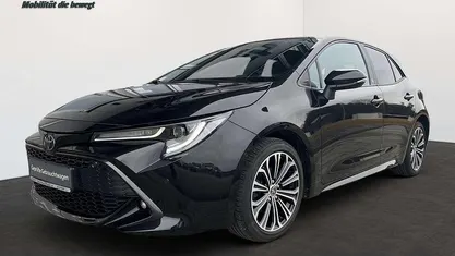 Schwarz Gebraucht 2021 Toyota Corolla Team Kleinwagen | 19.270 € (Fairer Preis)