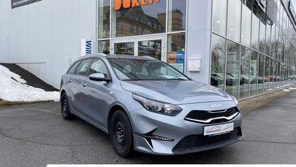 Używany Kia Ceed Sportswagon Attract 99 KM (72 kW) 2022 Srebrny Kombi