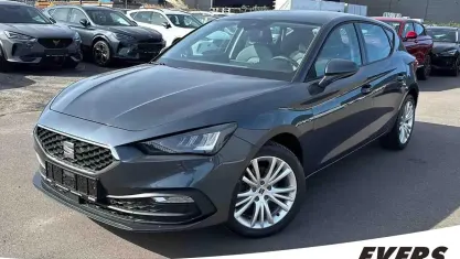 Używany Seat Leon Style 110 KM (80 kW) 2022 Szary Sedan/Limuzyna
