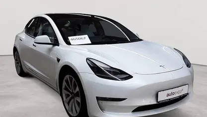 Pearl white multicoat Gebraucht 2021 Tesla Model 3 Limousine | 22.290 € (Fairer Preis)