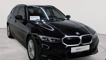 Gebraucht BMW 330e Sport Line 184 PS (135 kW) 2022 Schwarz uni Kombi