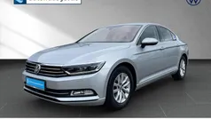 Silber Gebraucht 2017 VW Passat Comfortline Limousine | 15.930 € (Fairer Preis)
