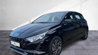 Neu Hyundai i20 Comfort 101 PS (74 kW) 2025 Phantom black / met Limousine