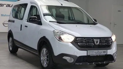 Weiß Gebraucht 2019 Dacia Dokker Celebration Van / Kleinbus | 11.690 € (Fairer Preis)