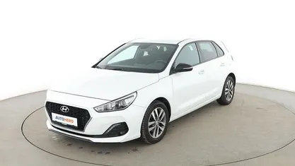 Gebraucht Hyundai i30 Passion 99 PS (72 kW) 2018 Weiß Limousine