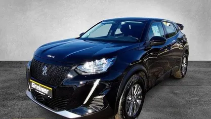 Gebraucht Peugeot e-2008 Active 100 kW (136 PS) 2021 Onyx schwarz (metallic) SUV