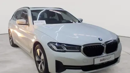 Gebraucht BMW 520 Sport Line 190 PS (139 kW) 2023 Alpinweiß Limousine