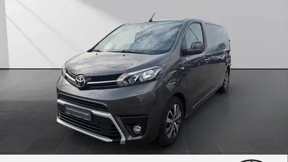 Gebraucht Toyota Proace Verso Comfort 144 PS (105 kW) 2022 Grau Kombi