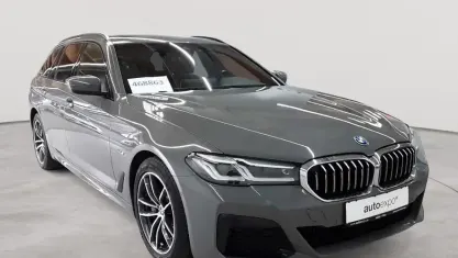 Gebraucht BMW 530e M Sport 184 PS (135 kW) 2022 Berninagrau bernsteineffekt metallic Kombi