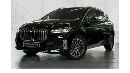 Neu BMW 218 Active Tourer Luxury Line 136 PS (100 kW) 2026 Schwarz Van / Kleinbus