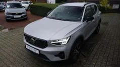 Silber metallic Gebraucht 2024 Volvo XC40 Plus SUV | 36.750 € (Fairer Preis)