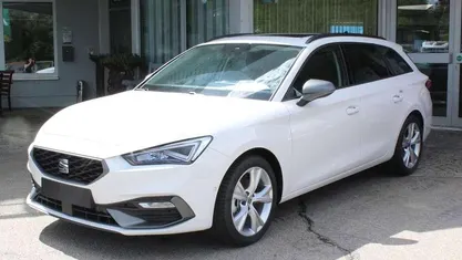 Weiß ("candy" weiss) Gebraucht 2023 Seat Leon FR Kombi | 24.990 € (Fairer Preis)