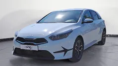 Weiß Neu 2025 Kia Ceed Kleinwagen | 24.680 € (Fairer Preis)