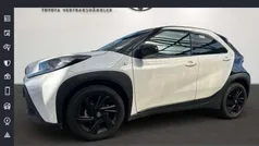 Super white (040)/ black mica (209) Gebraucht 2024 Toyota Aygo X-Black Kleinwagen | 16.900 € (Fairer Preis)