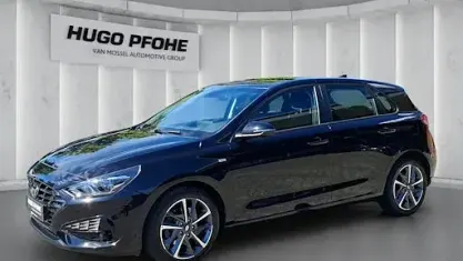 Gebraucht Hyundai i30 Trend 120 PS (88 kW) 2022 Schwarz Limousine