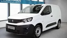 Weiß Gebraucht 2022 Peugeot Partner Premium Van / Kleinbus | 14.640 € (Fairer Preis)