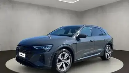 Usado Audi Q8 e-tron Advanced Plus 250 kW (340 HP) 2023 Cinzento SUV