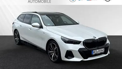 Gebraucht BMW i5 M Sport 250 kW (340 PS) 2025 Mineralweiss metallic Limousine
