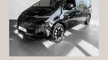 Neu Hyundai Staria Signature 224 PS (164 kW) 2026 Schwarz Van / Kleinbus