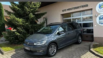 Gebraucht VW Touran Comfortline 150 PS (110 kW) 2024 B0 delphin grau metallic Van / Kleinbus